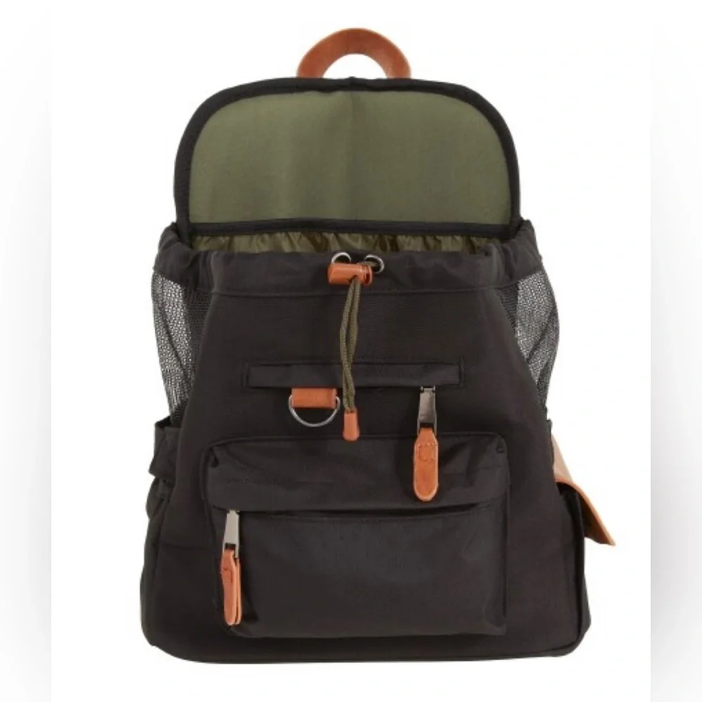 Top Paw knapsack/ backpack Cat / Dog Pet carrier holds pets up to 15lbs.